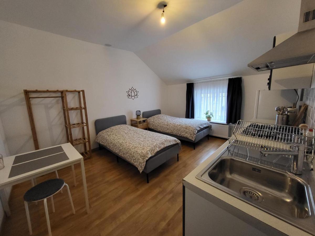 Studios Idealement Situes - Eu Etterbeek Экстерьер фото